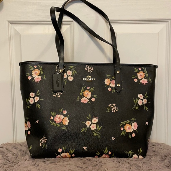 New Coach Zip City Tote in Floral